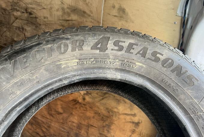 Goodyear Vector 4Seasons Gen-2 235/55 R17