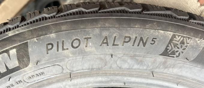 Michelin Pilot Alpin 5 225/50 R18