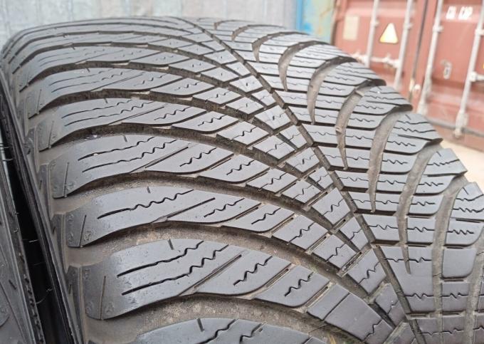 Goodyear Vector 4Seasons Gen-2 225/45 R17