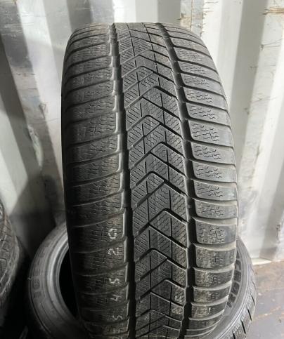 Pirelli Scorpion Winter RFT 275/45 R20