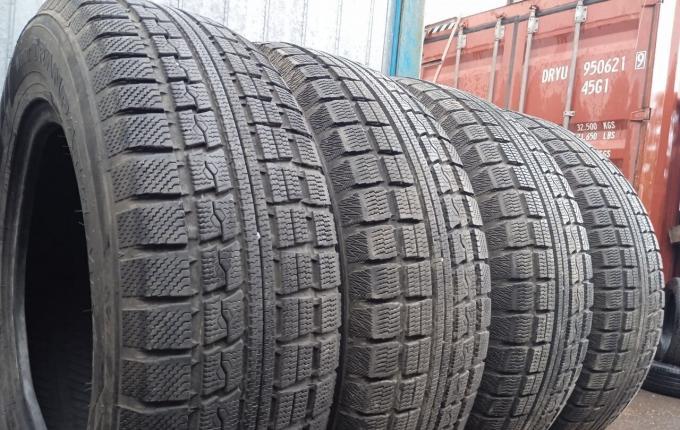 Toyo Winter Tranpath MK4a 215/70 R16