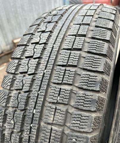 Toyo Winter Tranpath MK4a 215/70 R16