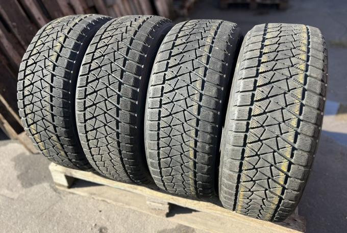 Bridgestone Blizzak DM-V2 235/55 R18