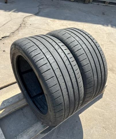 Pirelli P Zero PZ4 255/40 R18