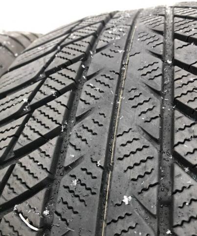 Bridgestone Blizzak LM-001 225/50 R17