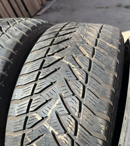 Goodyear Eagle Ultra Grip GW-3 205/50 R17