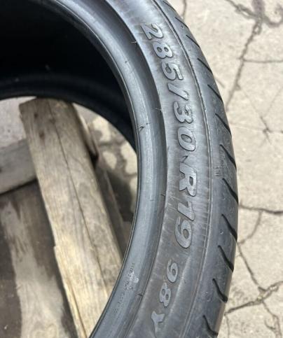 Pirelli P Zero 285/30 R19