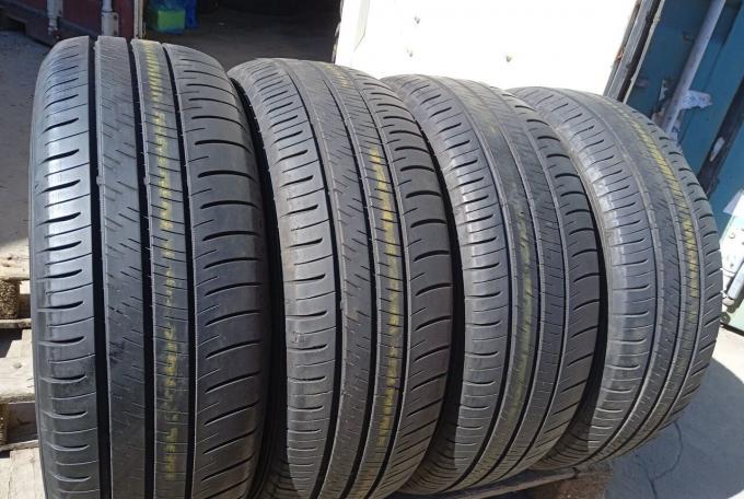 Dunlop Enasave RV505 215/60 R16