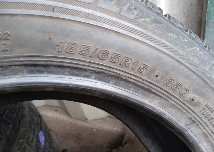 Bridgestone Blizzak VRX 185/65 R15