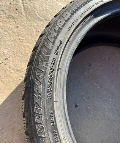 Bridgestone Blizzak LM-22 255/40 R19