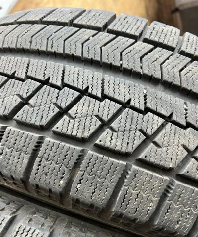 Bridgestone Blizzak VRX 215/65 R16