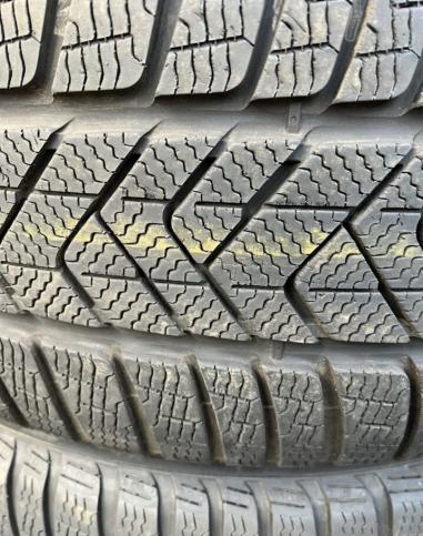 Pirelli Scorpion Winter RFT 275/45 R20