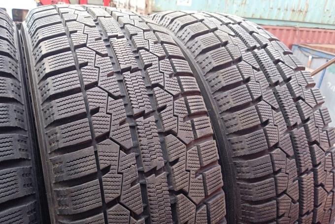 Toyo Observe Garit GIZ 205/55 R16