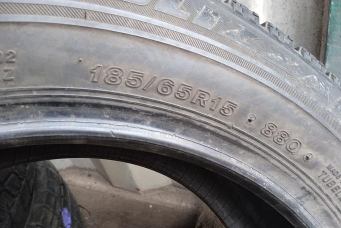 Bridgestone Blizzak VRX 185/65 R15