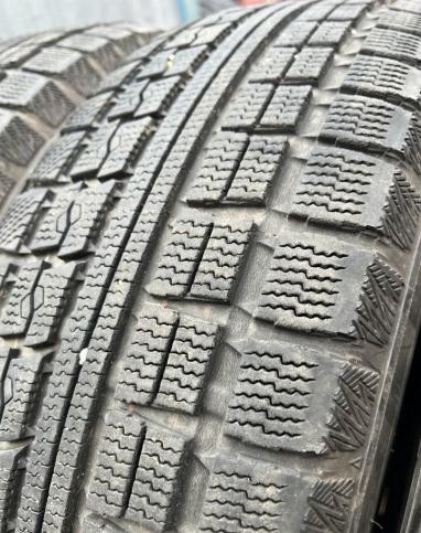 Toyo Winter Tranpath MK4a 215/70 R16