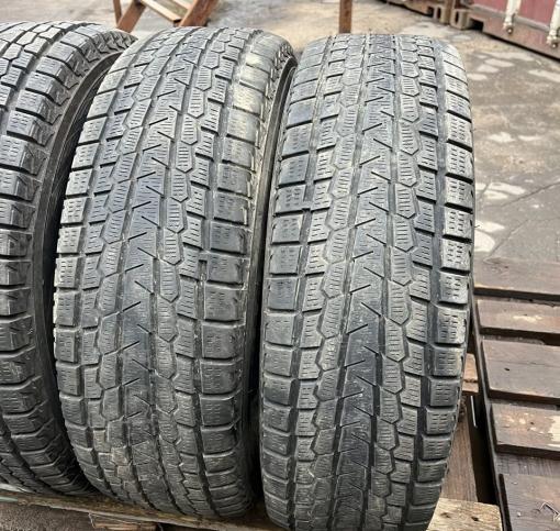 Yokohama Ice Guard G075 215/70 R16