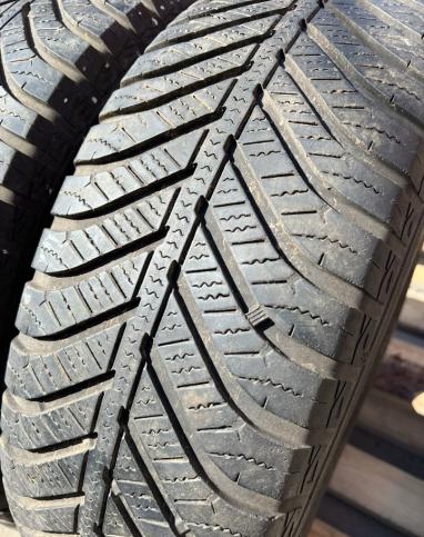 Goodyear Vector 4Seasons 215/60 R17