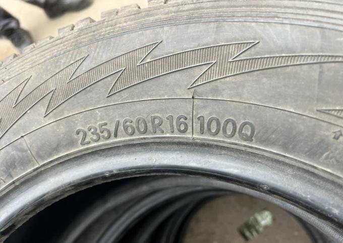 Toyo Winter Tranpath SU-4 235/60 R16