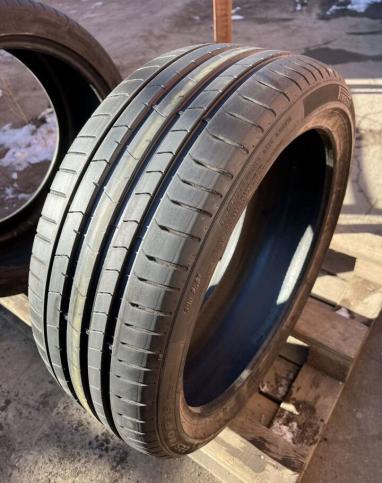 Pirelli P Zero PZ4 225/40 R19