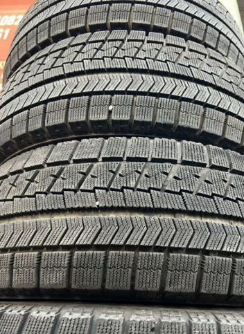 Bridgestone Blizzak VRX 215/55 R17