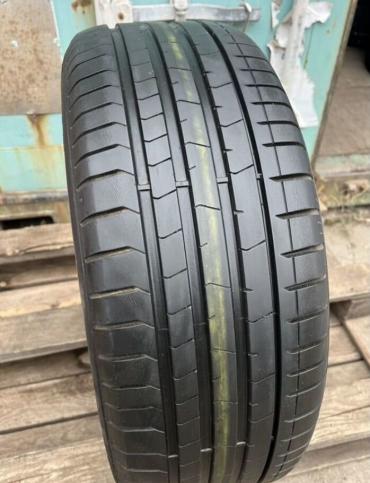 Pirelli P Zero PZ4 245/40 R19