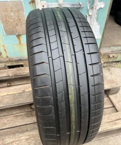 Pirelli P Zero PZ4 245/40 R19