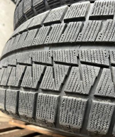 Bridgestone Blizzak Revo GZ 215/50 R17