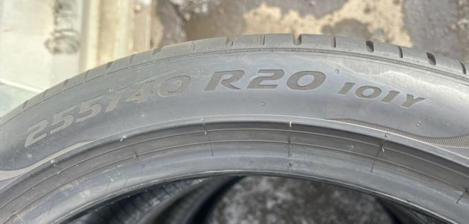 Pirelli P Zero PZ4 255/40 R20