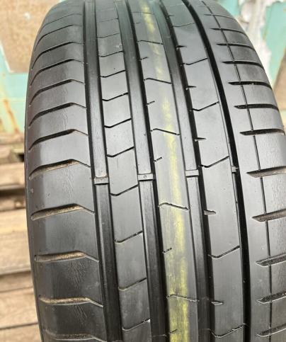 Pirelli P Zero PZ4 245/40 R19