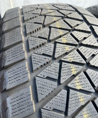 Bridgestone Blizzak DM-V2 285/45 R22