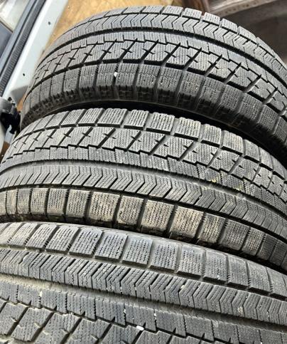 Bridgestone Blizzak VRX 215/65 R16