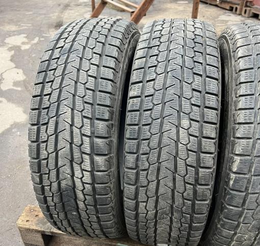 Yokohama Ice Guard G075 215/70 R16