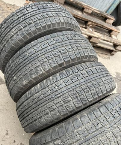 Toyo Winter Tranpath MK4a 215/70 R16