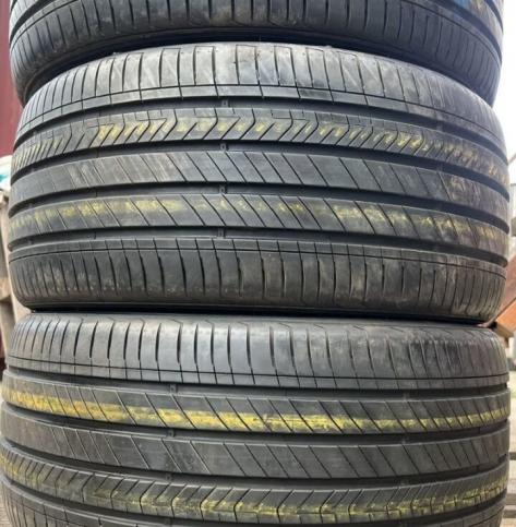 Kumho Majesty 9 Solus TA91 225/40 R19