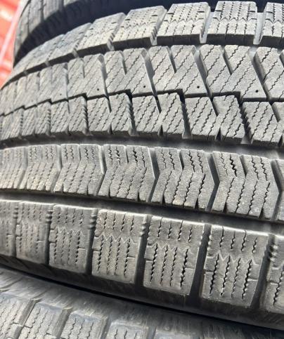 Bridgestone Blizzak VRX2 215/55 R17