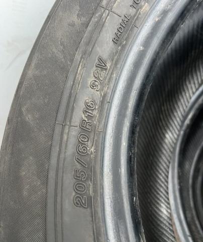 Yokohama Advan dB V552 205/60 R16