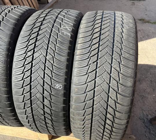 Bridgestone Blizzak LM-001 235/50 R19