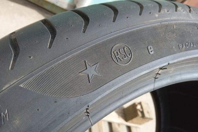 Pirelli P Zero 325/30 R21