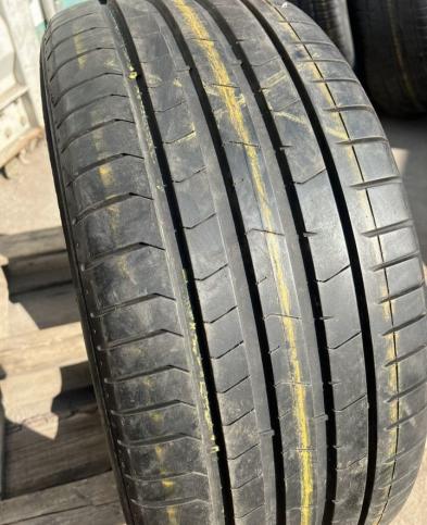 Pirelli P Zero PZ4 275/35 R22