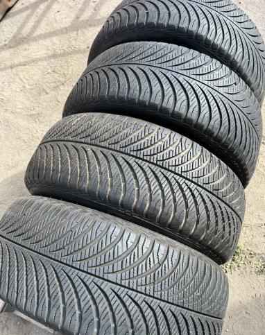 Goodyear Vector 4Seasons Gen-2 215/55 R17