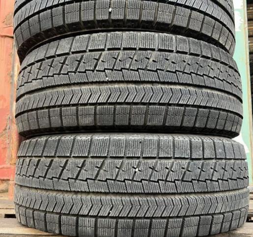 Bridgestone Blizzak VRX 215/55 R17