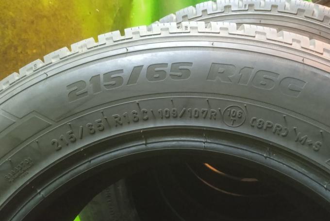 Pirelli Carrier Winter 215/65 R16C