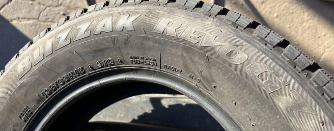 Bridgestone Blizzak Revo GZ 195/65 R15