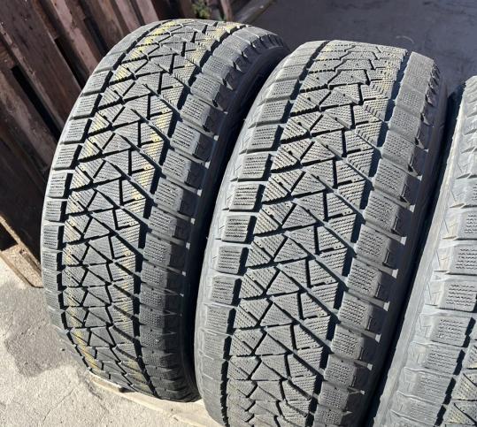 Bridgestone Blizzak DM-V2 235/55 R18