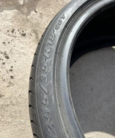 Pirelli P Zero 255/35 R19