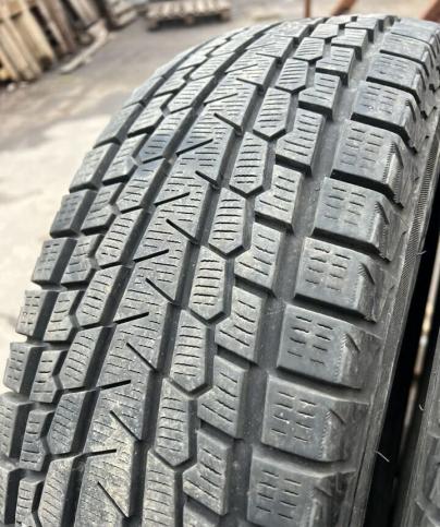 Yokohama Ice Guard G075 215/70 R16