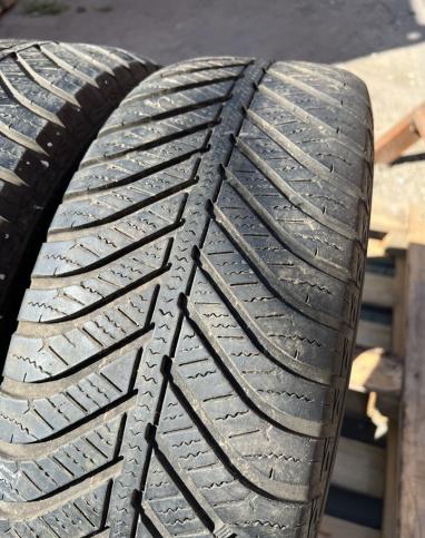 Goodyear Vector 4Seasons 215/60 R17