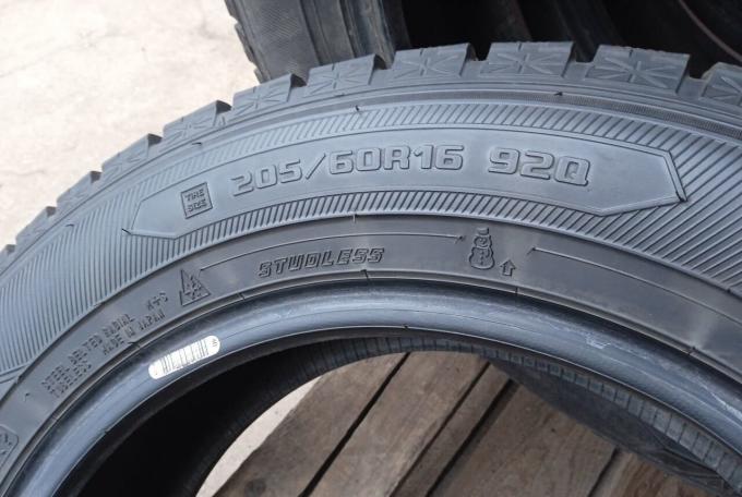 Goodyear Ice Navi 6 205/60 R16