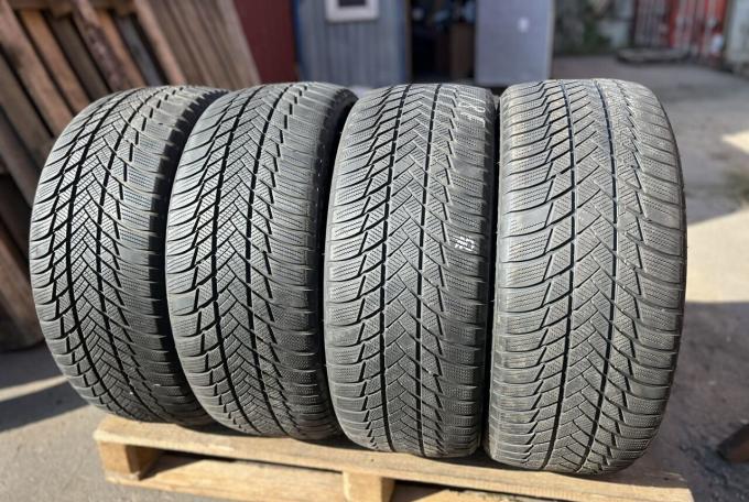 Bridgestone Blizzak LM-001 235/50 R19