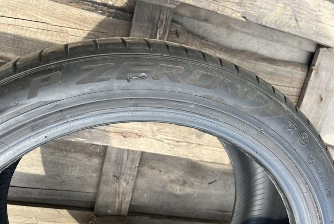 Pirelli P Zero PZ4 275/40 R21